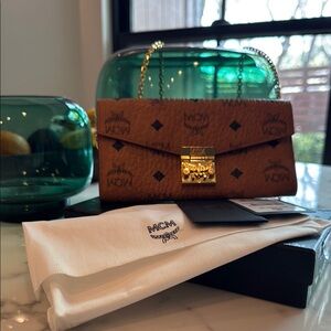 MCM TRACY CROSSBODY WALLET IN VISETOS